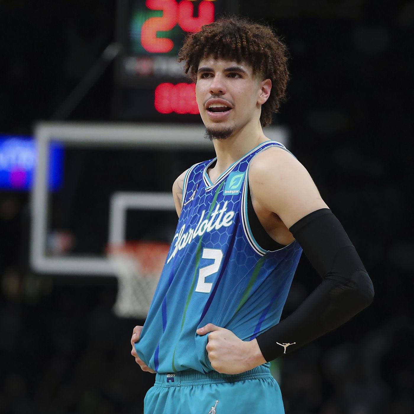 夏洛特黄蜂发布备战花絮，今晚扳平良机，欧联任务艰巨，赛程密集仍需轮换的简单介绍