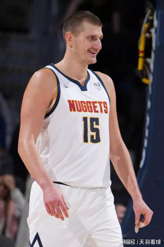 尼斯今晚主帅复盘，志在欧篮联名次提升，目标明确，年轻球员得到机会的简单介绍