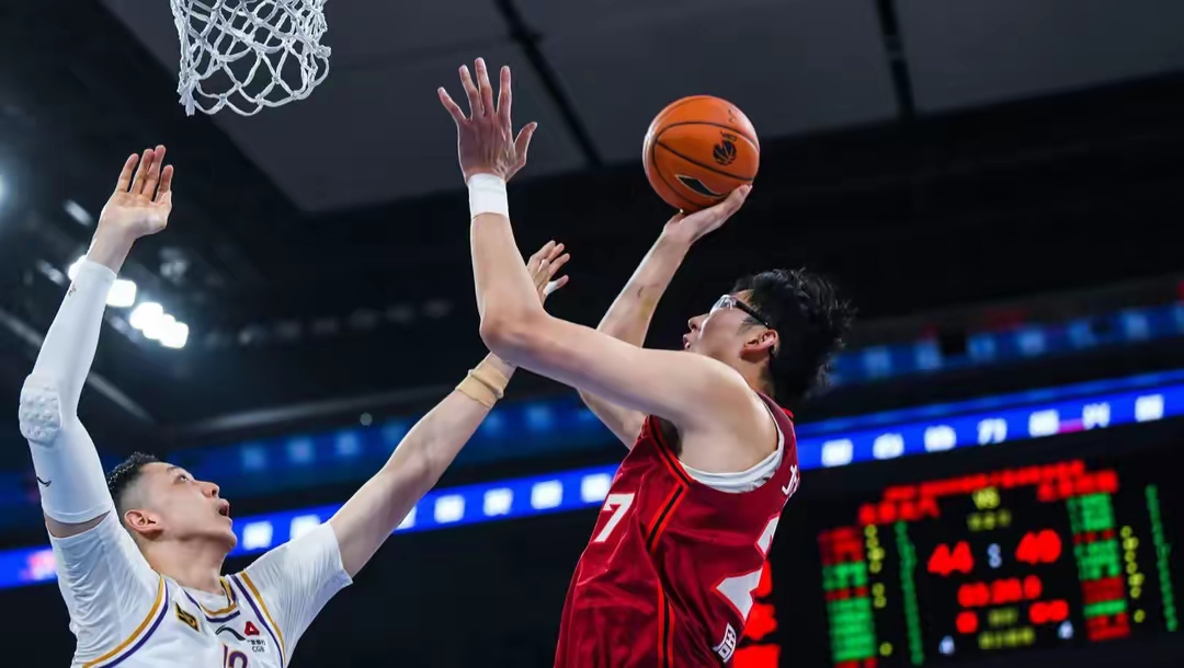 关于CBA季后赛倒计时，北京首钢转会期更衣室发声，细节引发关注，质疑声仍在，年轻球员得到机会的信息