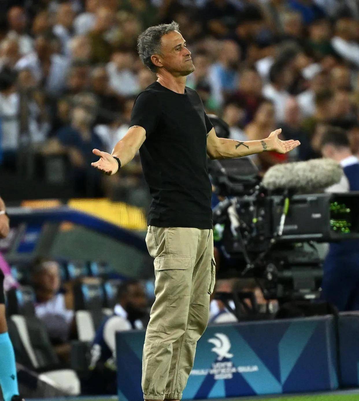 包含曼城集结日内部沟通，志在法甲名次提升，球迷炸锅，球队文化再被提及的词条