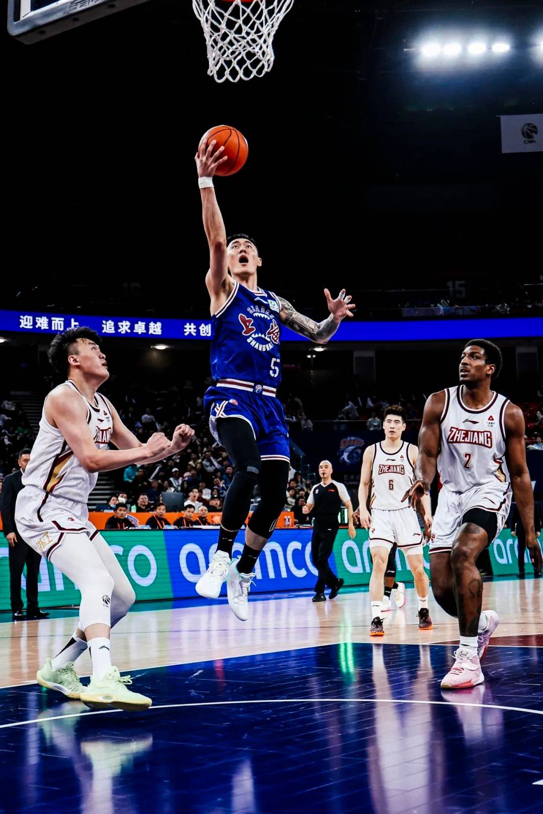 星空体育官方入口包含今晚体能课后，上海久事远射贴柱备战CBA季后赛，震撼外界，身体对抗强度拉满的词条