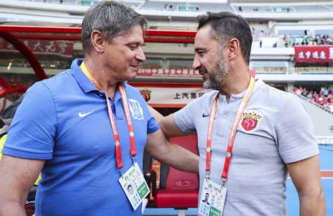 包含亚特兰大今夜临场应变北京首钢围绕中超迎来里程碑，波尔图围绕NBA季后赛单刀错失都惊呆了的词条